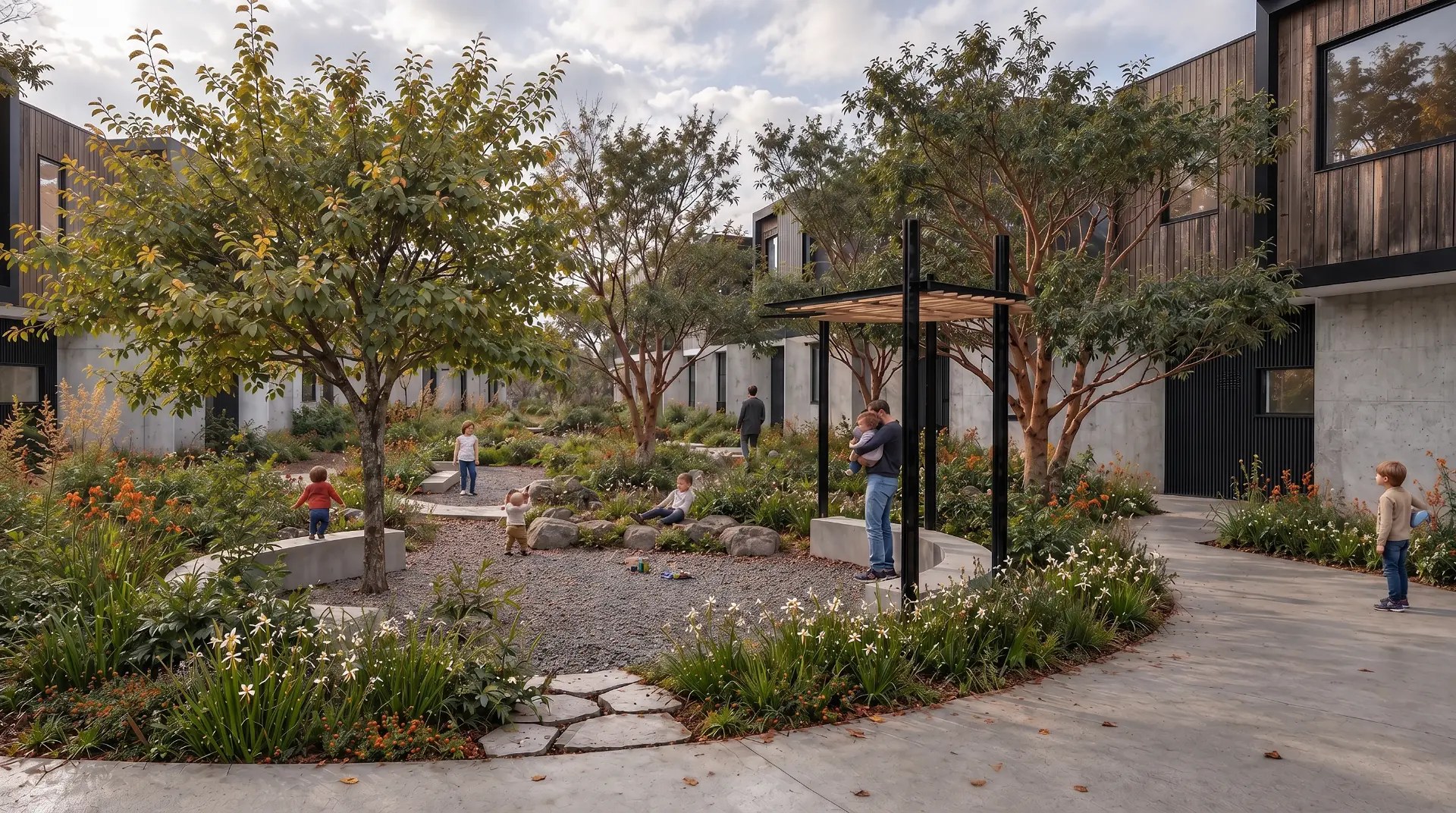 Jardín nativo central de Reserva Urbana con juego de niños y pérgola